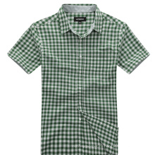 Зеленая проверенная мужская рубашка с короткими рукавами